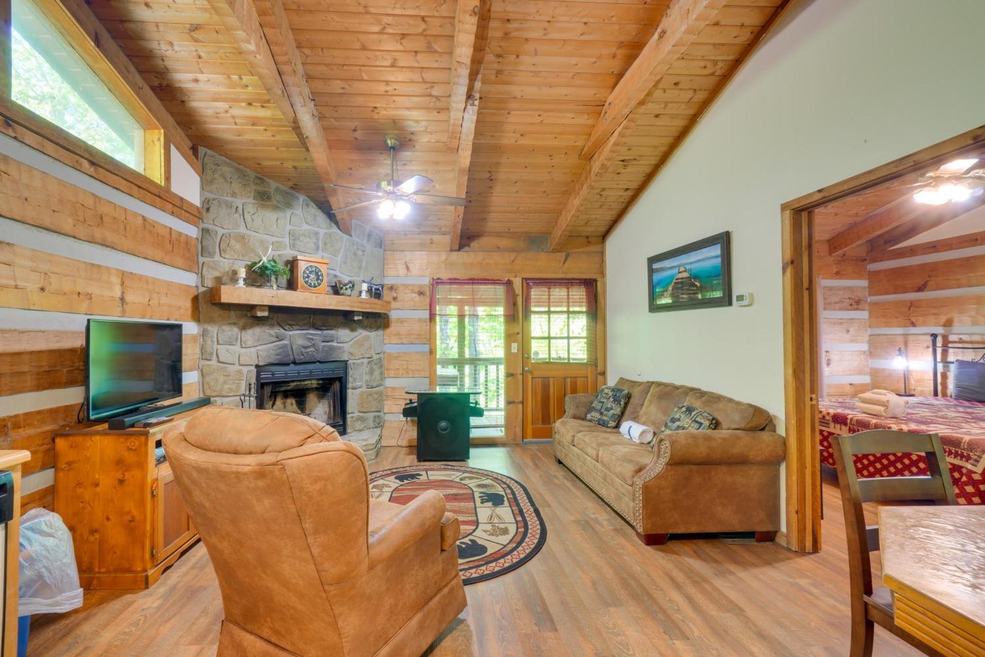 Gatlinburg Cabin With Hot Tub About 6 Mi To Downtown! Eksteriør billede